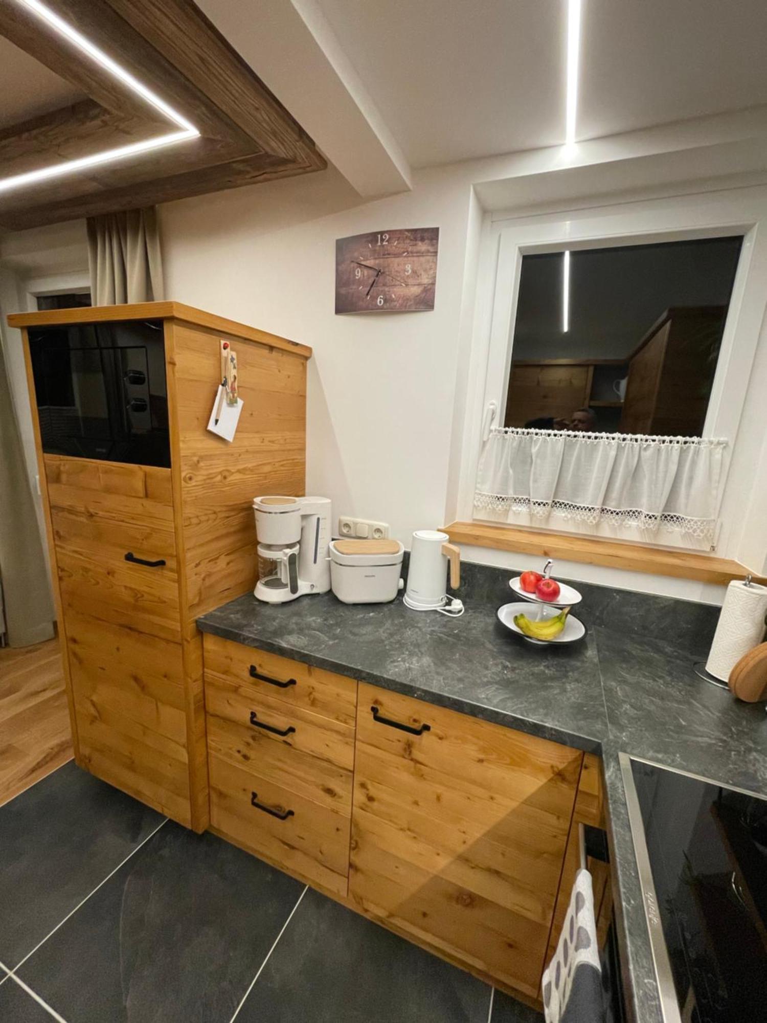 Pension Und Apartment Edelweiss Хайлигенблут Екстериор снимка