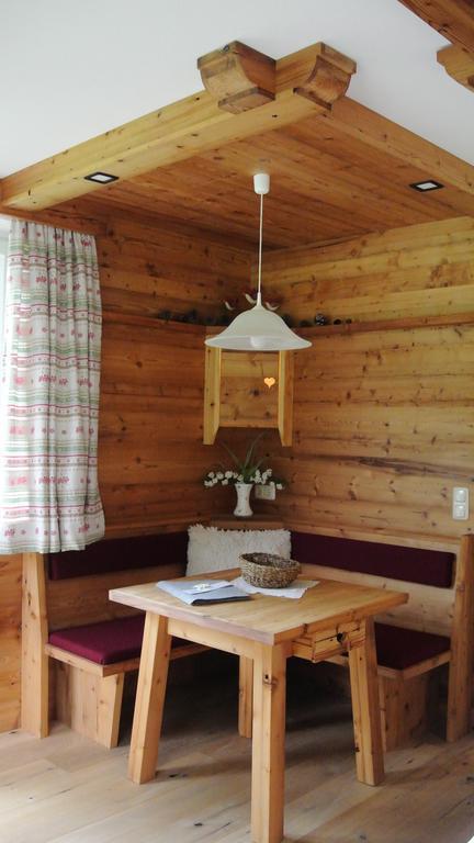 Pension Und Apartment Edelweiss Хайлигенблут Екстериор снимка