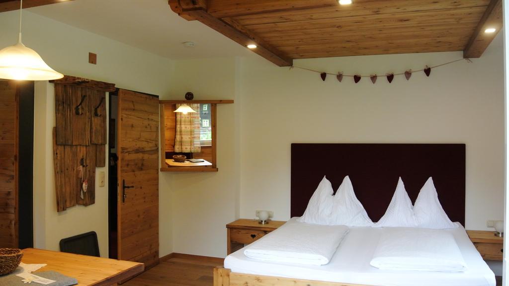 Pension Und Apartment Edelweiss Хайлигенблут Екстериор снимка