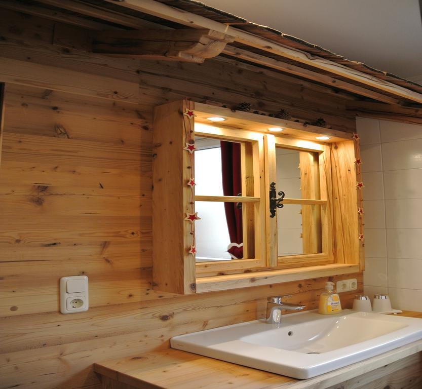 Pension Und Apartment Edelweiss Хайлигенблут Екстериор снимка