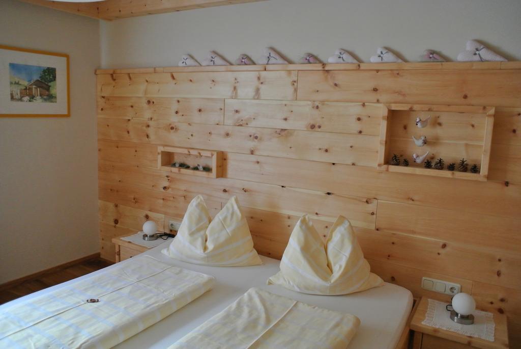 Pension Und Apartment Edelweiss Хайлигенблут Екстериор снимка