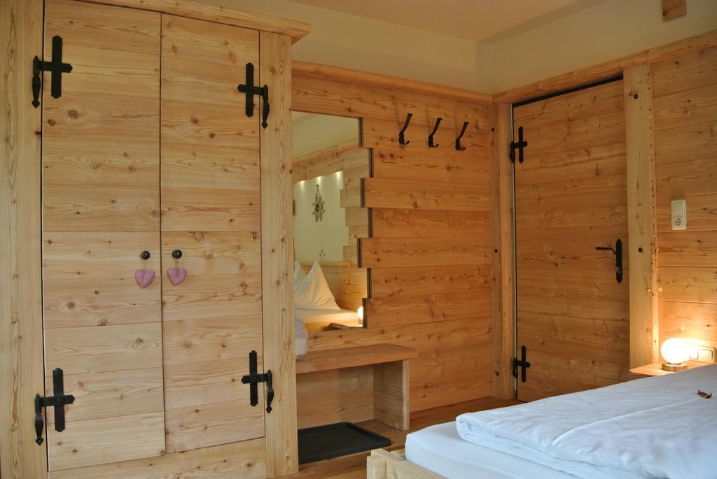 Pension Und Apartment Edelweiss Хайлигенблут Стая снимка